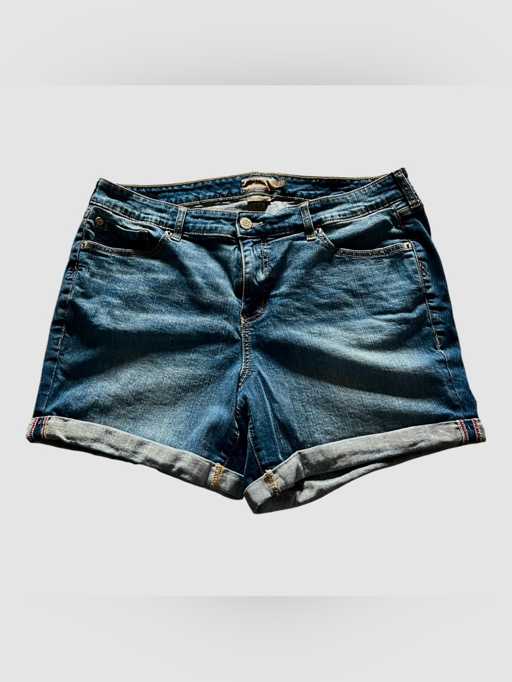 Torrid. Shorts Mid Rise Mid Shorts